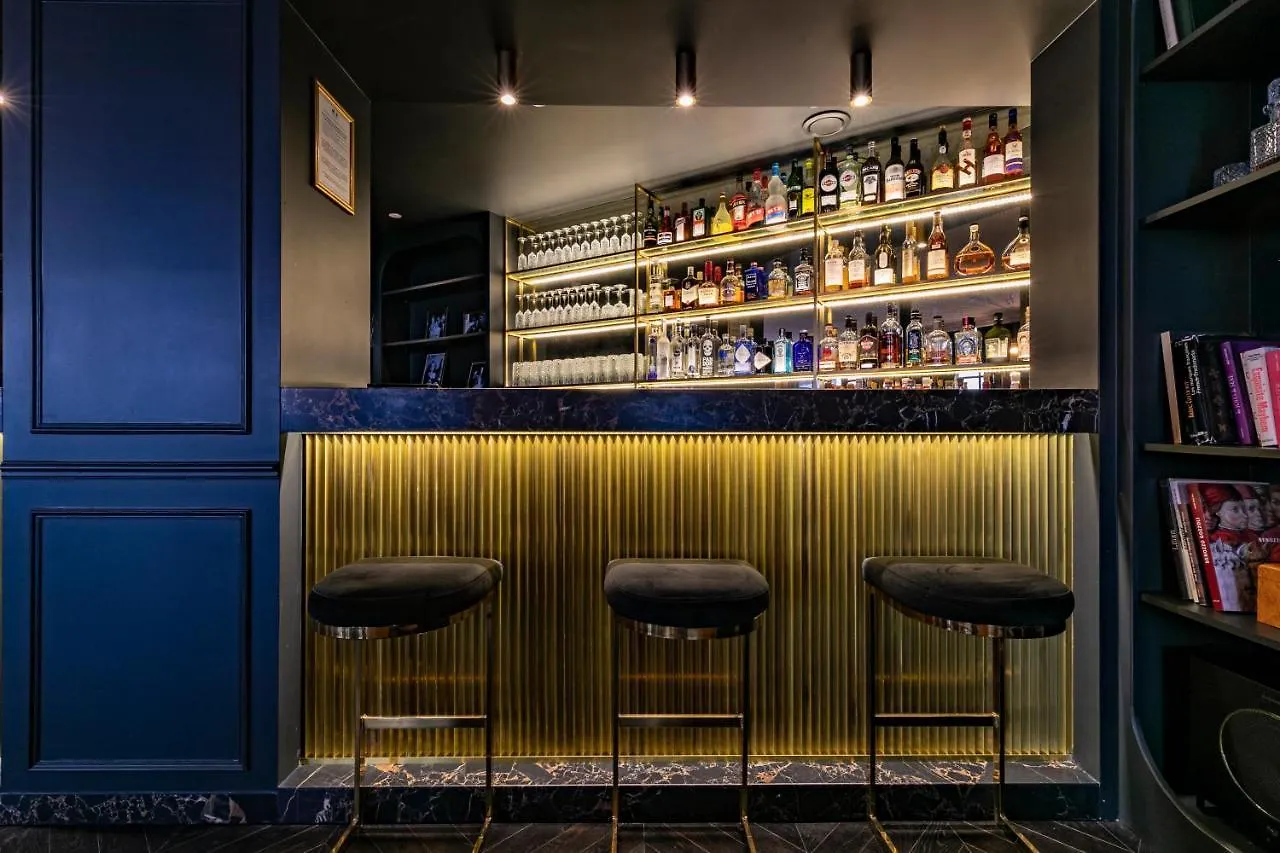Maison Barbes Paris Hotel