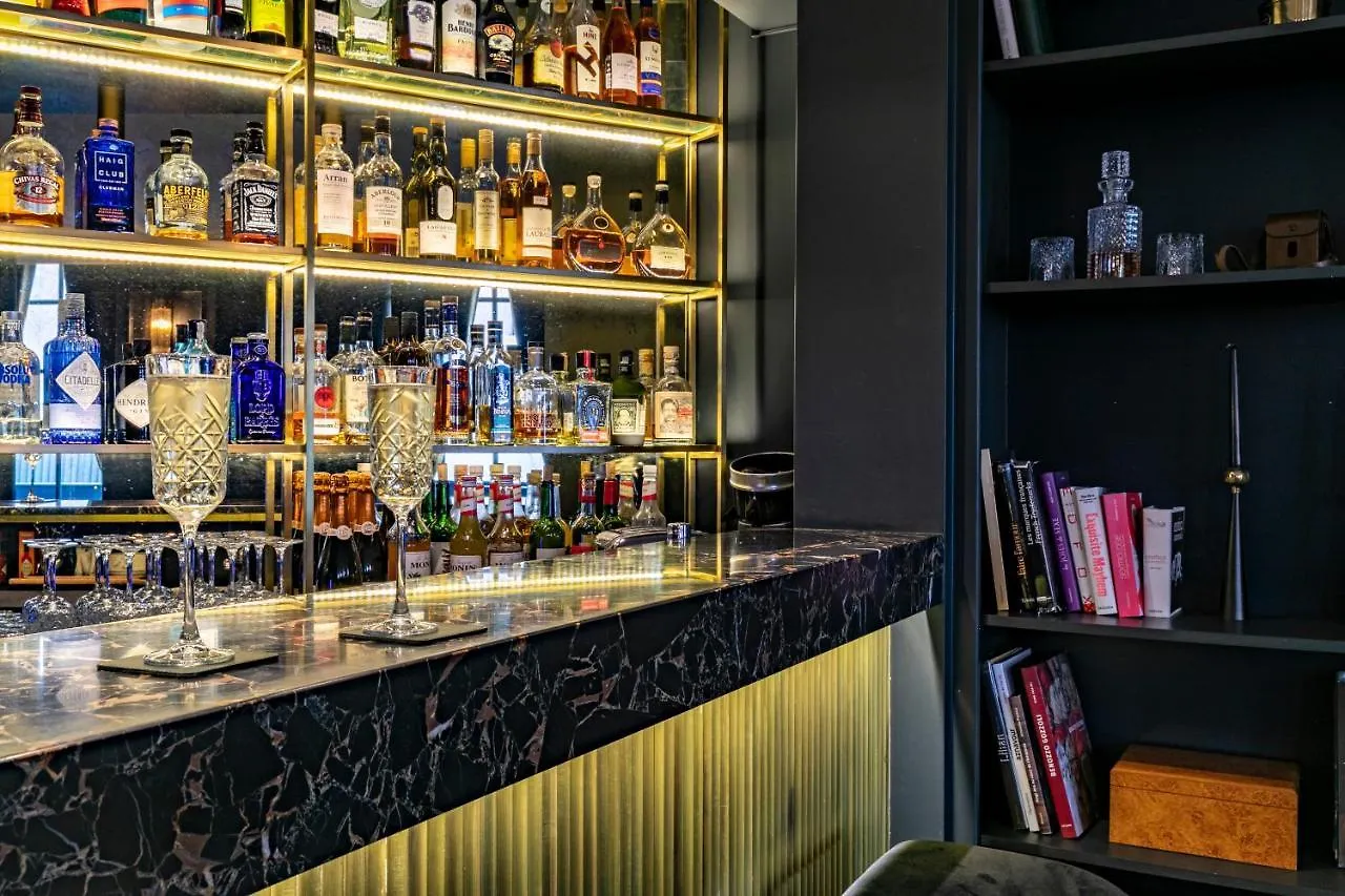 Maison Barbes Paris 4*,
