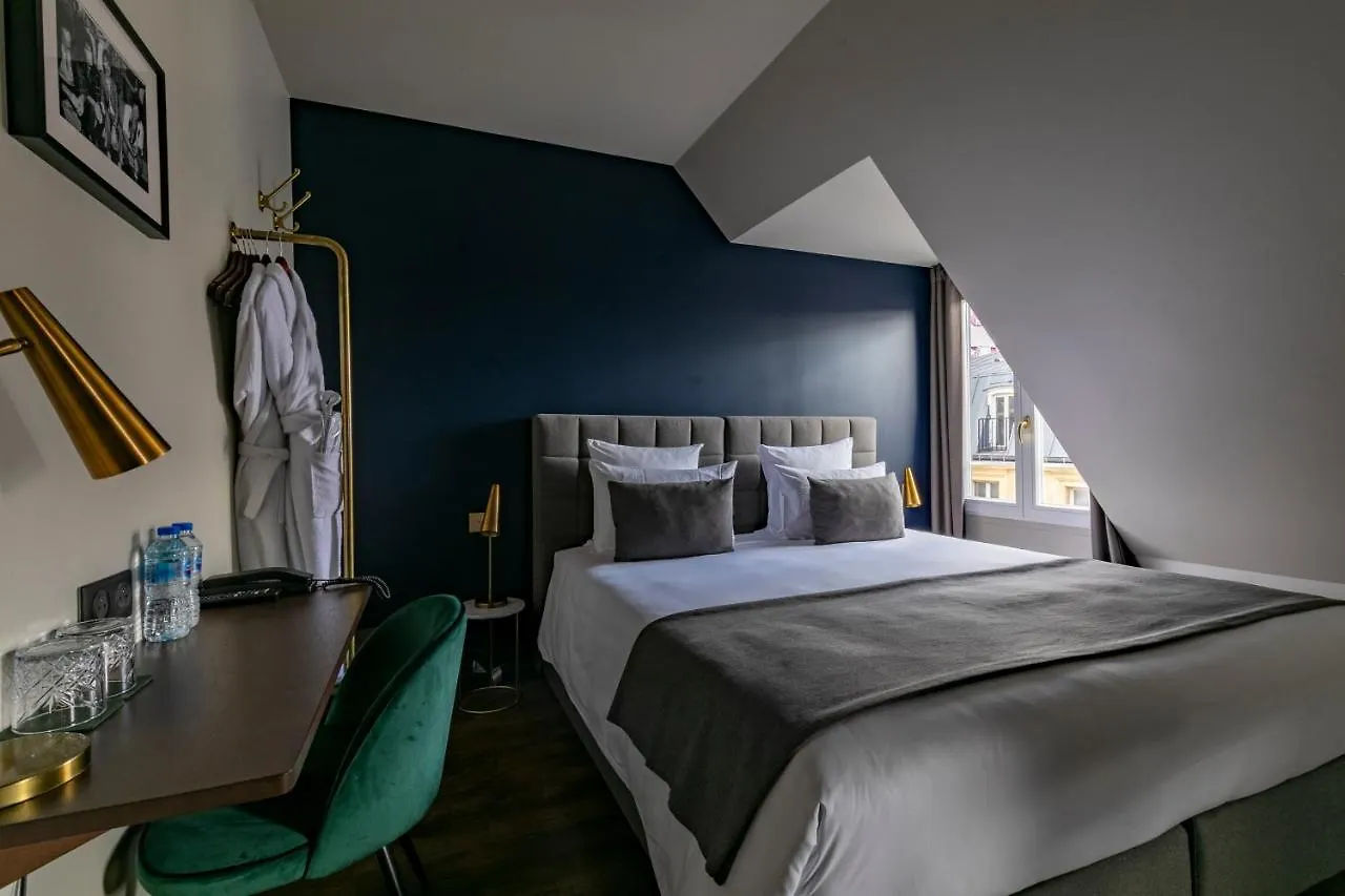 **** Отель Maison Barbes Париж Франция